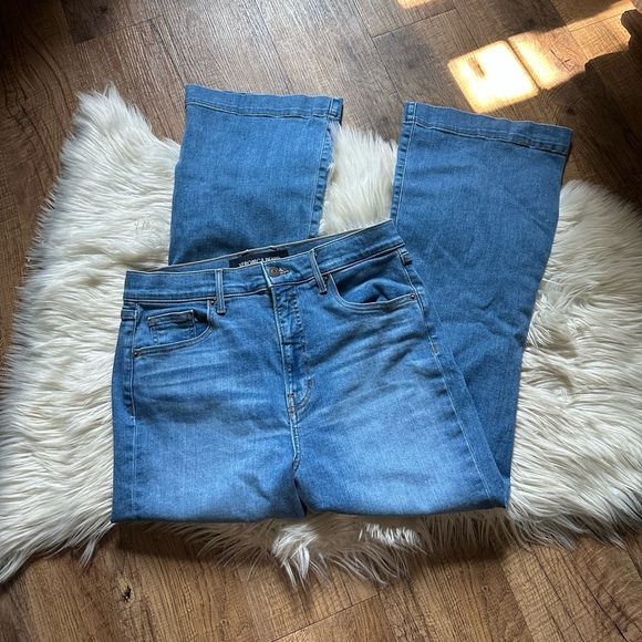 VERONICA BEARD Carson Kick Flare Jean - Picture 4 of 7
